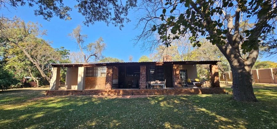 6 Bedroom Property for Sale in Hartbeesfontein North West